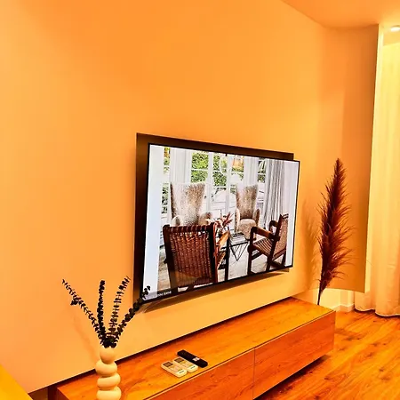 Agate Luxury 2b * Тирана